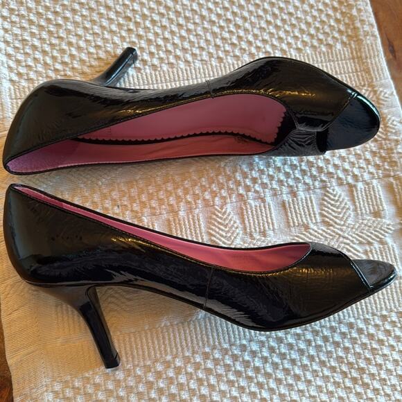Lilly Pulitzer patent leather Black Peep-Toe 3” Heels size 8.5 - Picture 4 of 5
